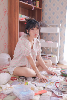 洞洞好饿想吃香肠喝热牛奶